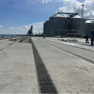 Rigole pentru zone industriale: ce specificații tehnice sunt obligatorii pentru siguranță și durabilitate